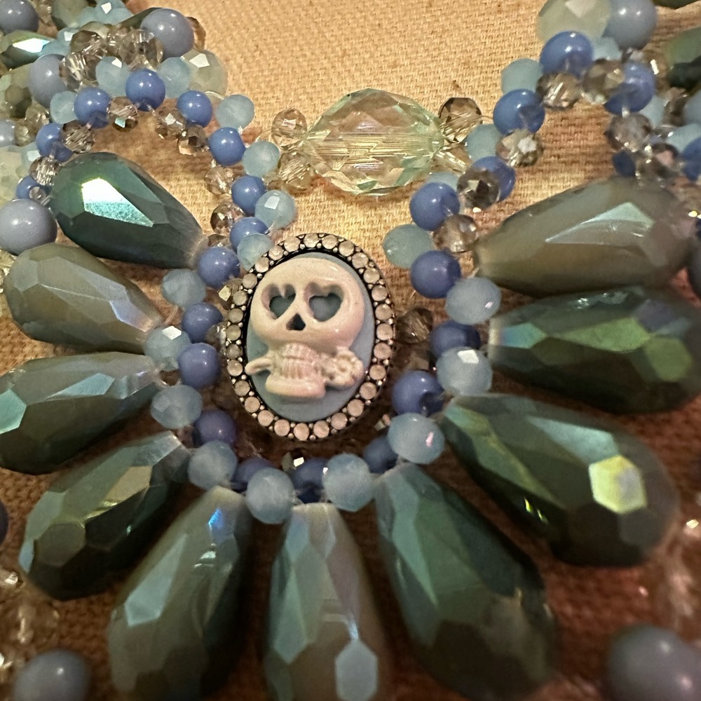 Betsey Johnson Lady Lock Skull Blue Beaded Vintage Necklace Large - Picture 4 of 13
